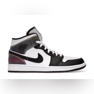 used jordan one's holographic size 10.5 in women's 8.5 in men's